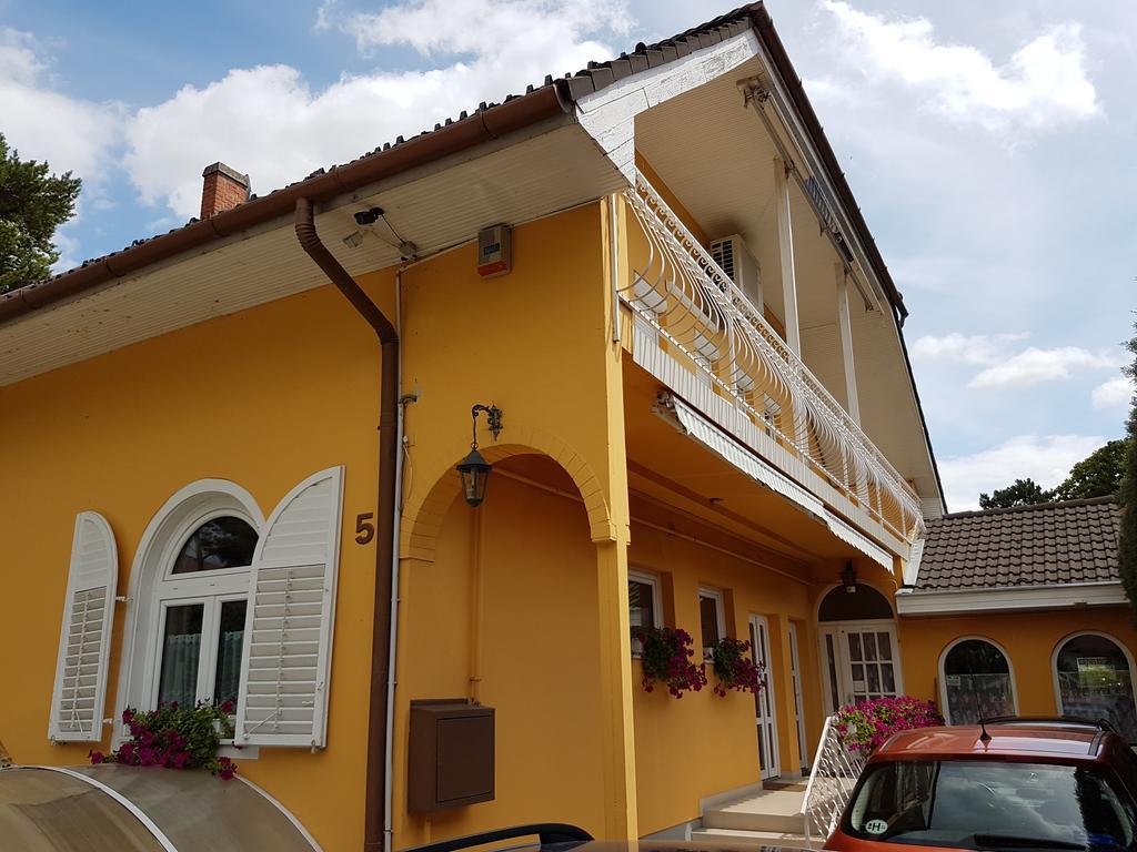 Ilona Vendégház Siófok Esterno foto